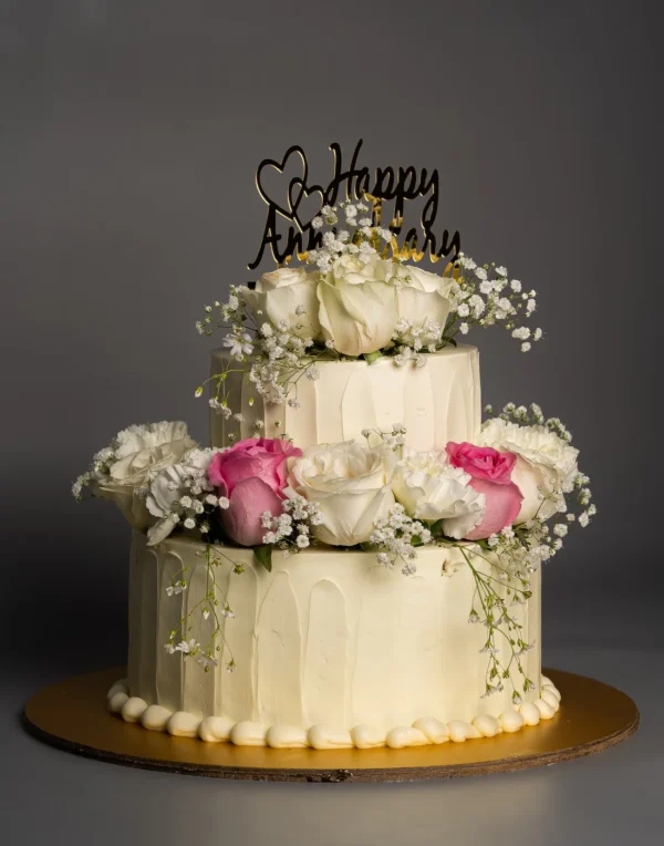 Creme Castle Fresh Flower Wedding Anniversary Cake - Plannersy