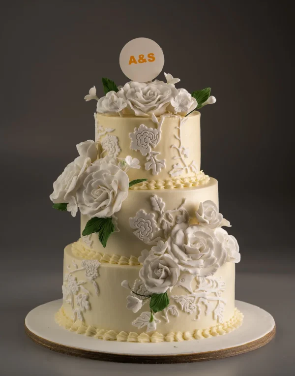 elegant white wedding cake - Creme Castle - plannersy